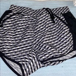 Pattern Under Armour shorts